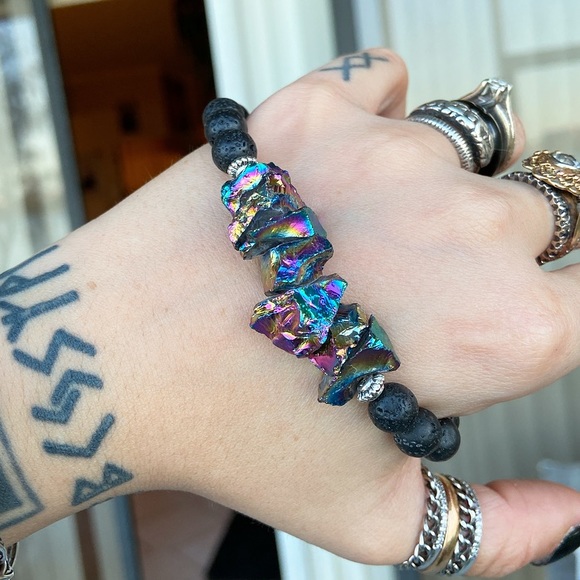 Druzy Titanium bracelet . purple yellow druzy iridescent quartz & lava beads - Picture 8 of 9